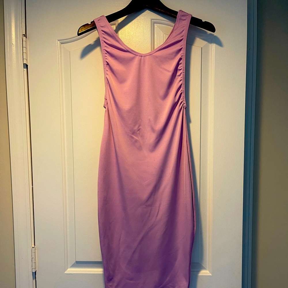Summer midi beautiful purple it hugs the curves. Size medium